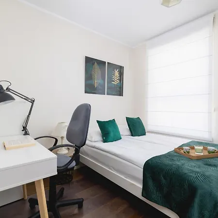 Apartment Przytulny Na Wroclawskiej Z Parkingiem W Krakowie By Renters Krakow